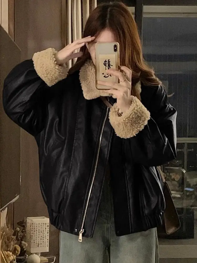 Autumn Winter Loose Lamb Fur Spliced PU Leather Jaet Women's Retro Collar Biker Sle Inteated Leather And Fur Top