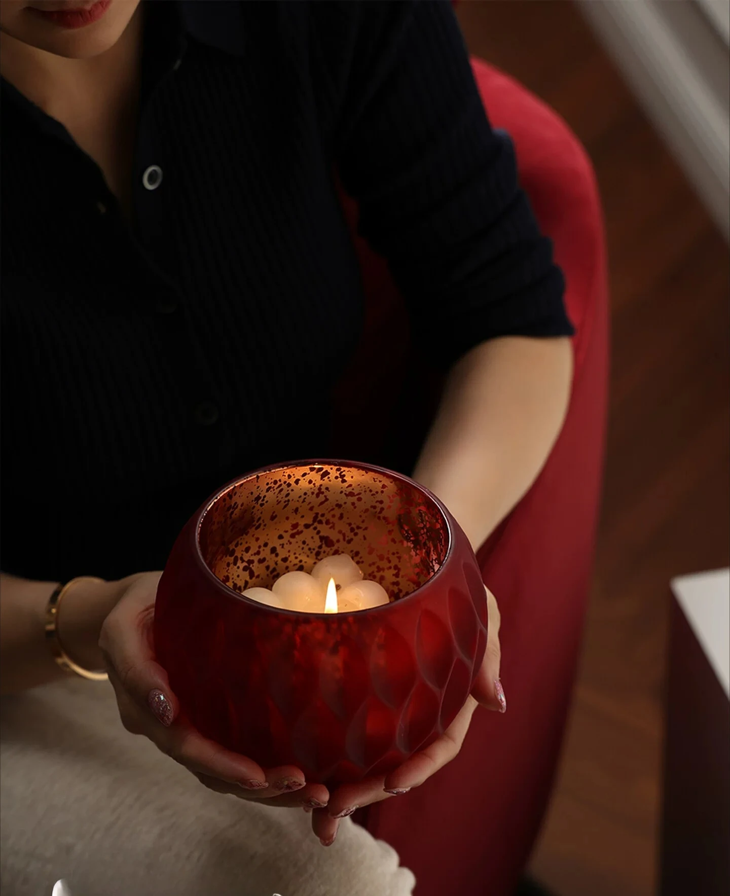 Qikuo Home Furnishing Red Frosted Glass Candle Cup Scented Candle Stand Atmosphere Advanced Decoration Red Relief Ornament