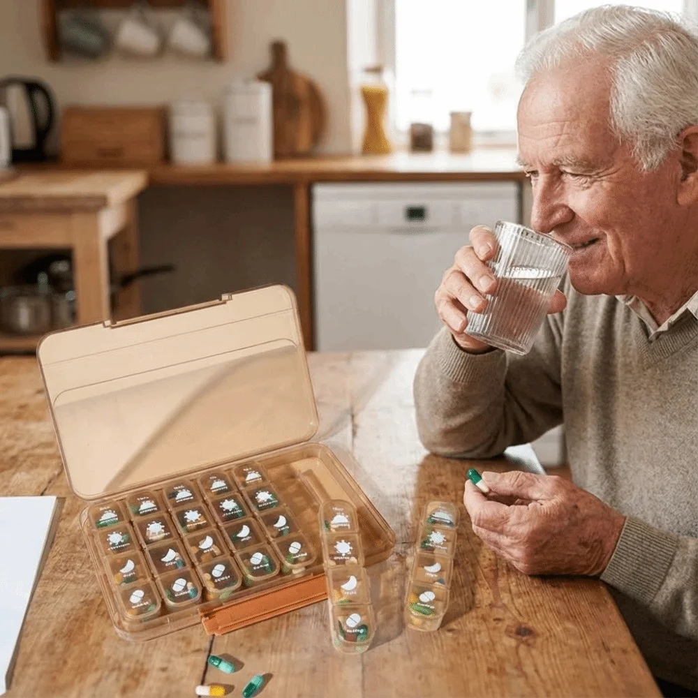 

28 Grid Weekly Pill Container Sealed Waterproof 7-Day Pill Organizer Detachable Large Capacity Vitamin Storage Case Outdoor