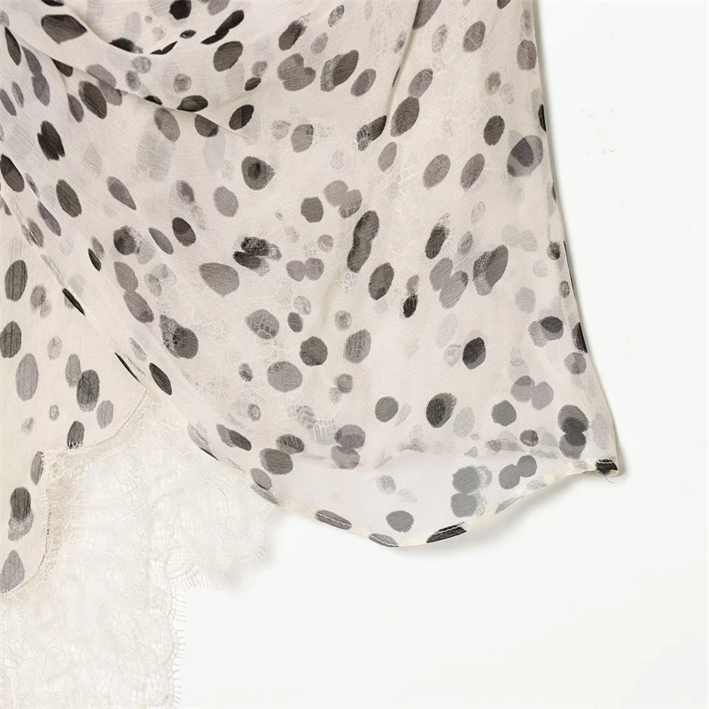 Asymmetrische cami-jurk met stippen en kanten rand voor dames - Mini-jurk met spaghettibandjes en ruches met V-hals voor feest en avondje uit