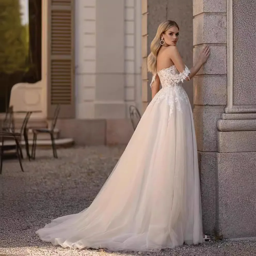 Precioso vestido de novia de tul de una línea con cola de corte y espalda de encaje para novia personalizado