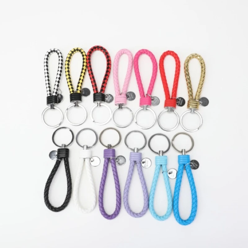 Porte-clés en cuir PU tissé à la main, accessoires de voiture, alliage, pendentif pour couples, lanière colorée populaire pour la décoration des clés, vente en gros