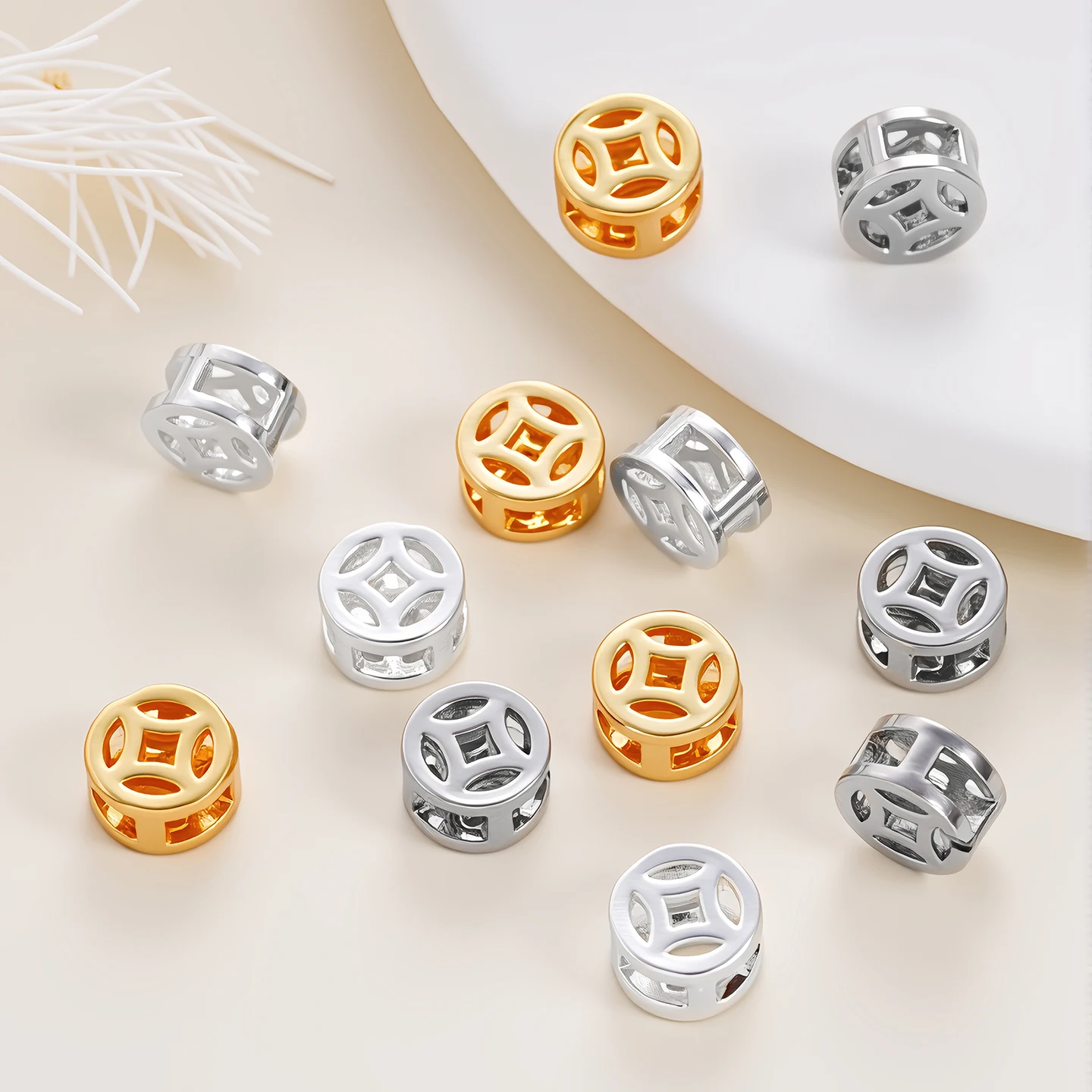10pcs/Lots 4/6mm 18K Gold Color Plated Brass Round Beads Hollow Spacer Loose Beads for DIY Handmade Bead Bracelets Accessories