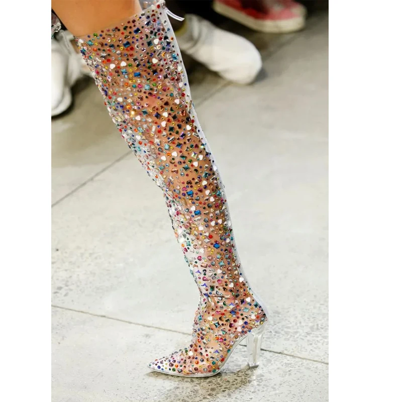 بولي كلوريد الفينيل الملونة الماس أشار تو الشفافية كعب الإفراط في الركبة أحذية امرأة شتاء 2026 مثير الخلفية سستة المرأة الفخذ الأحذية