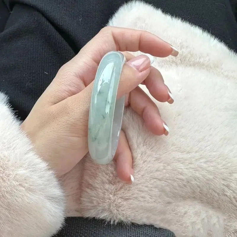 New, authentic, high-end glass-type light green A-grade jade bracelet from Myanma a popular item