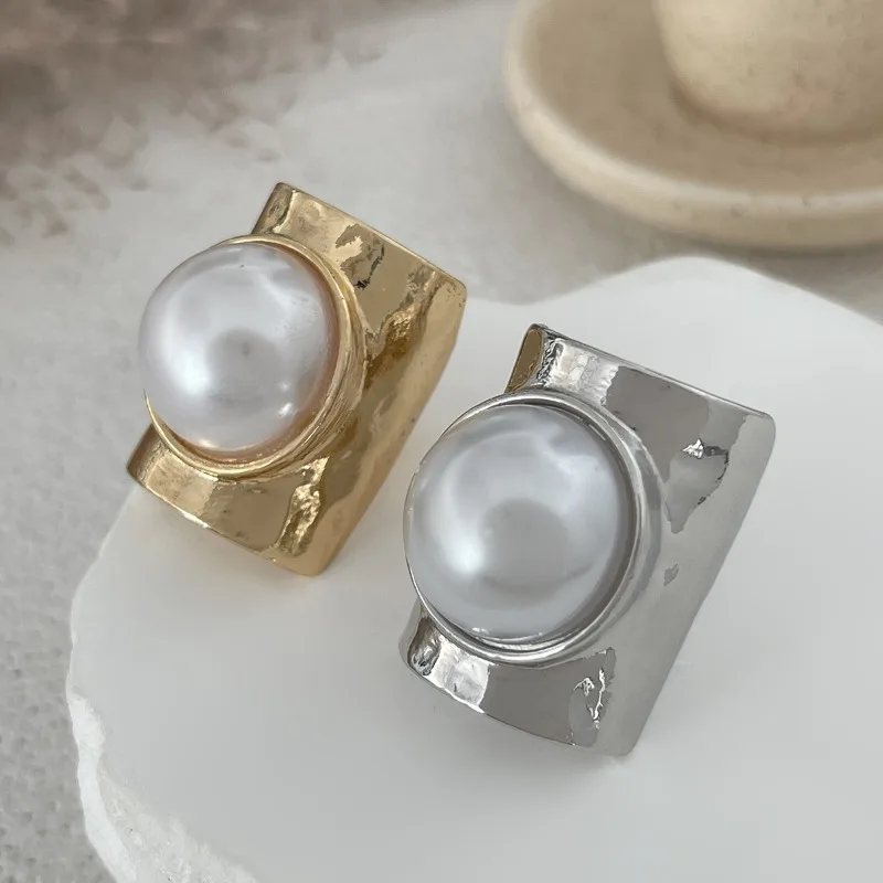 Exaggerated inlaid large pearl wide ring, personalized geometric smooth ring joint ring