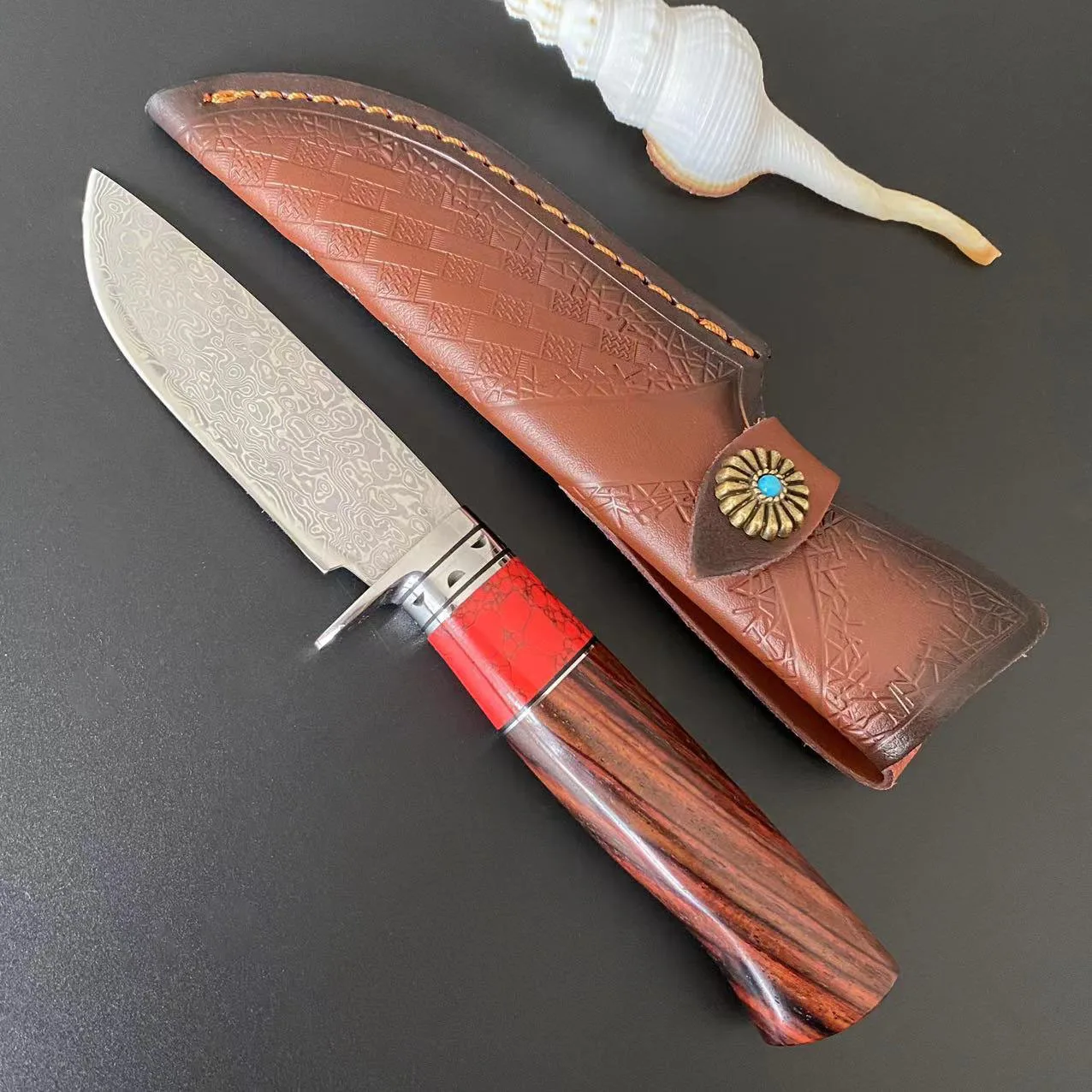 

Outdoor Handmade Damascus Steel + VG10 Hunting Knife Tactical Military Fixed Blade Knife with Sandalwood Handle Leather Case