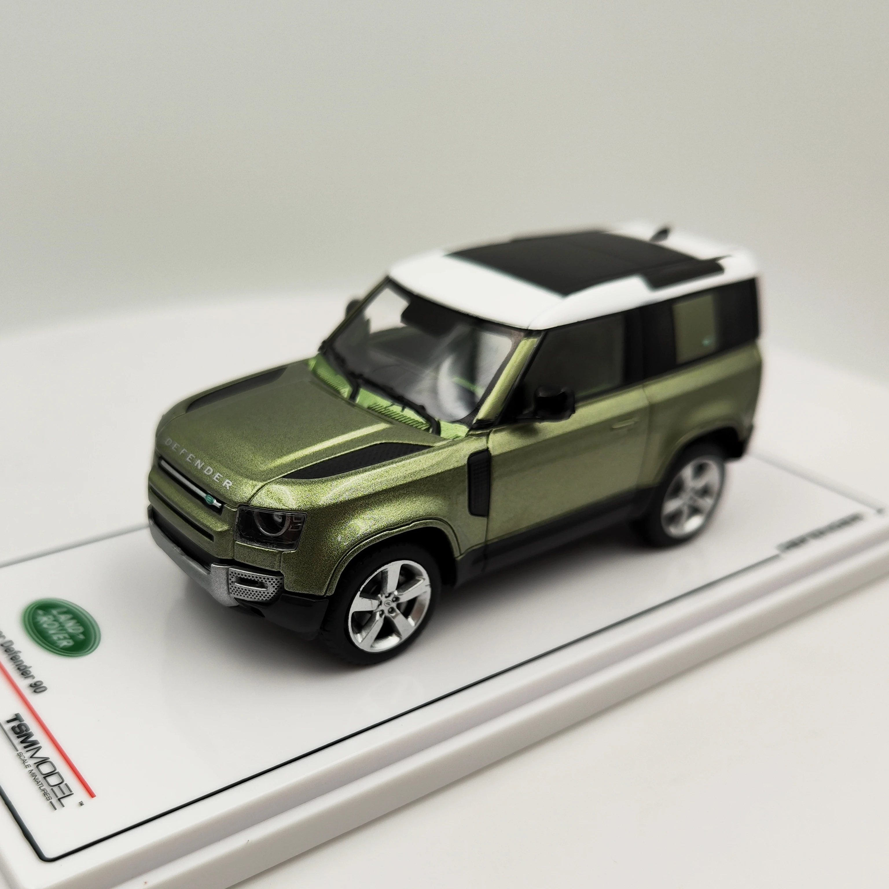 

TSM 1:43 Scale Diecast Alloy Land Rover Defender 90 Off-road Vehicle SUV Toys Car Model Classics Adult Toy Souvenir Gift Display