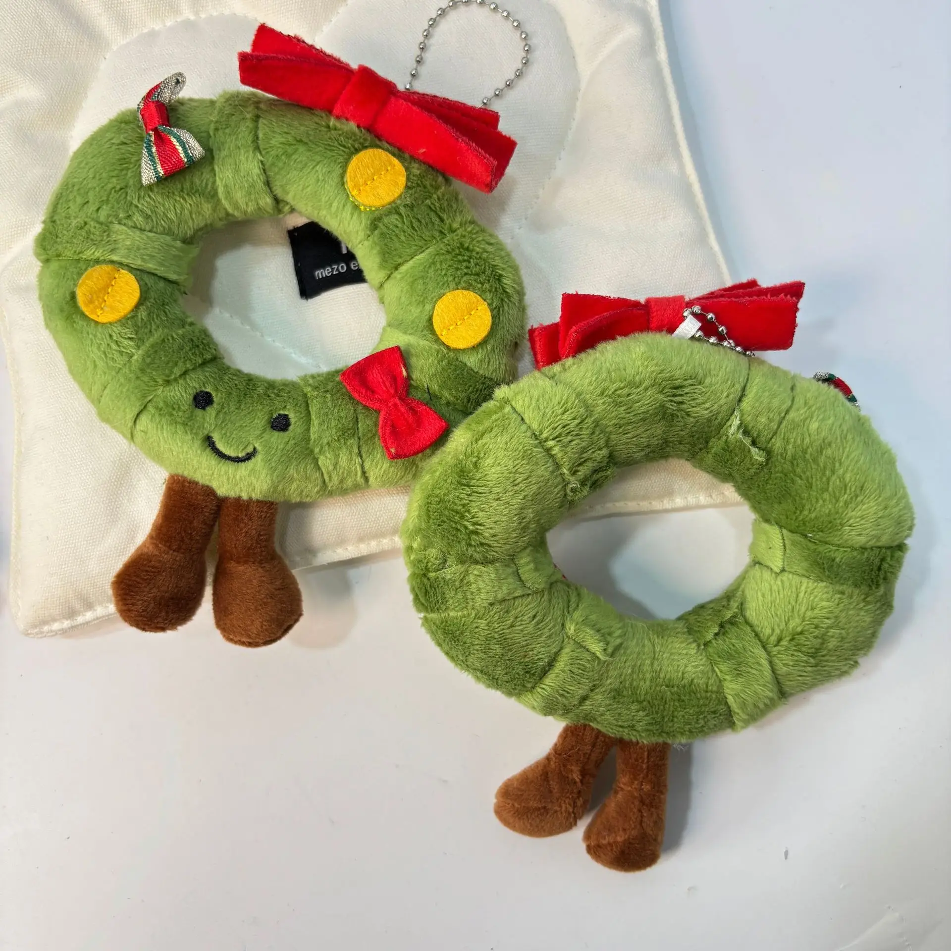 Cute Plush Toy Creative Christmas Wreath Plush Pendant Keychain Home Decor Red Bow Wreath Plush Doll Christmas Eve Holiday Gift