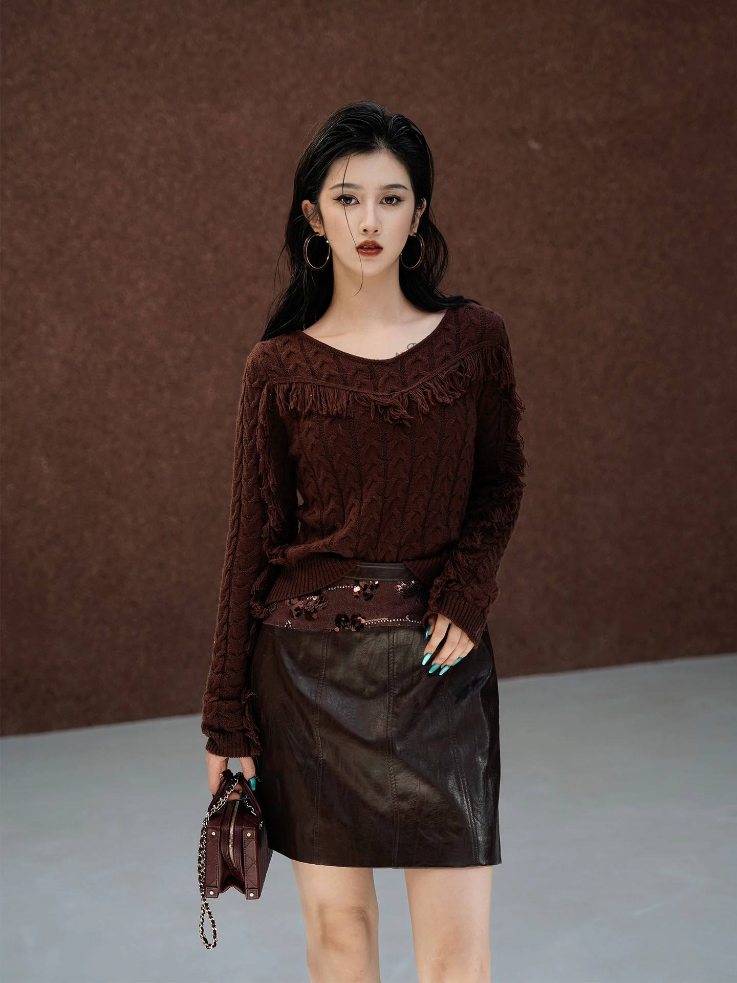 

Новая высококачественная китайская короткая юбка-трапеция из кожи с пэчворком, двухцветная, коричневая, универсальная, женская