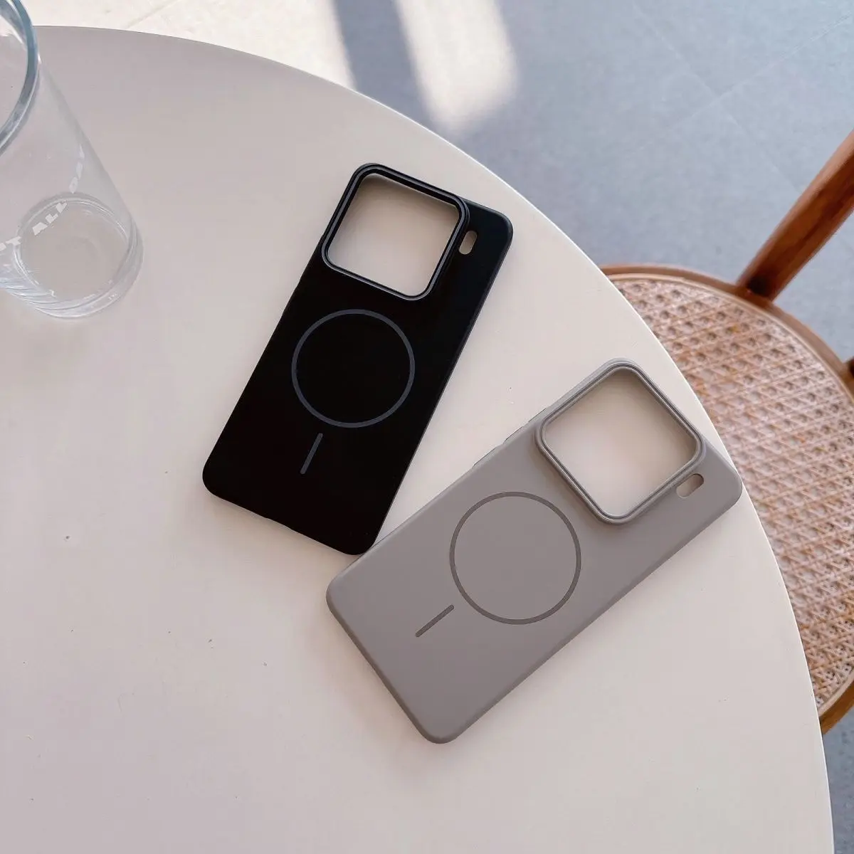 حافظة لهاتف Xiaomi 15T Pro جديدة بسيطة ناعمة غير لامعة صديقة للبشرة غطاء مغناطيسي مضاد للسقوط لهاتف Xiaomi15T ممتص للصدمات Funda