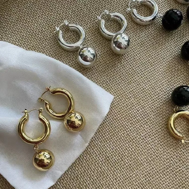 Pendientes de Metal con cuentas negras para mujer y niña, aretes huecos con hebilla para la oreja, diseño de moda minimalista coreano, regalos de