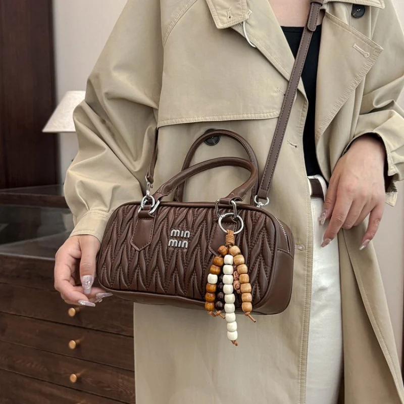 

Ladies Tote Bag Crafted From Fine Leather Featuring Trendy Paris Casual Look