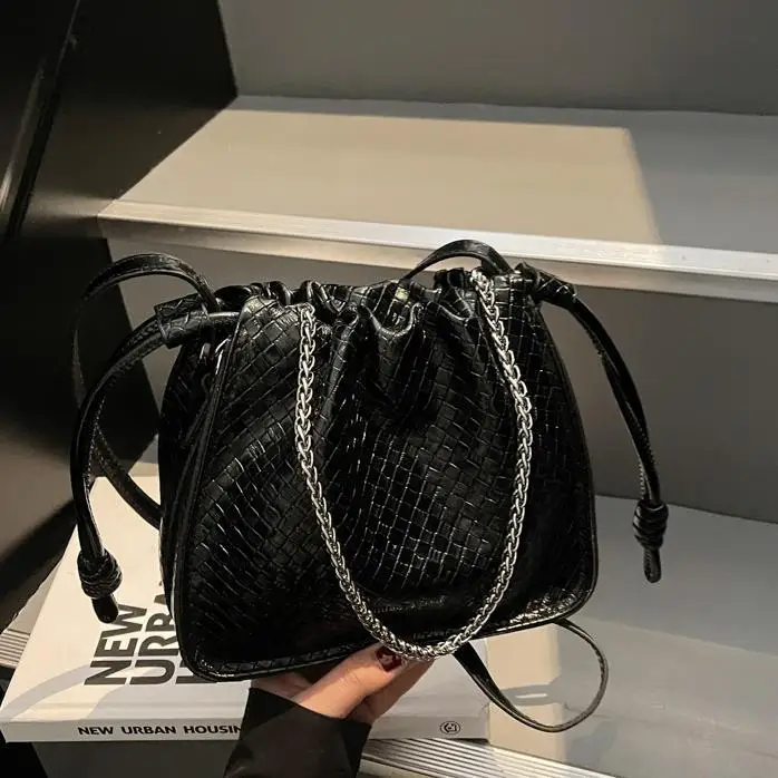 

2025 New Hot-selling Women's Small Bags, Trendy Single-shoulder Crossbody Bags, Fashionable Chain Woven Small Square Bags