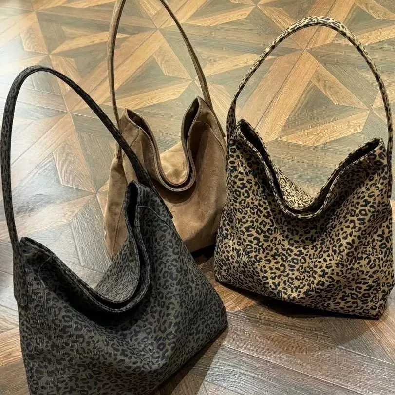 

2025 New Autumn-Winter Women's Leopard Print Tote Bag - Large-Capacity Canvas Shoulder Shopping Bag, Versatile for Class