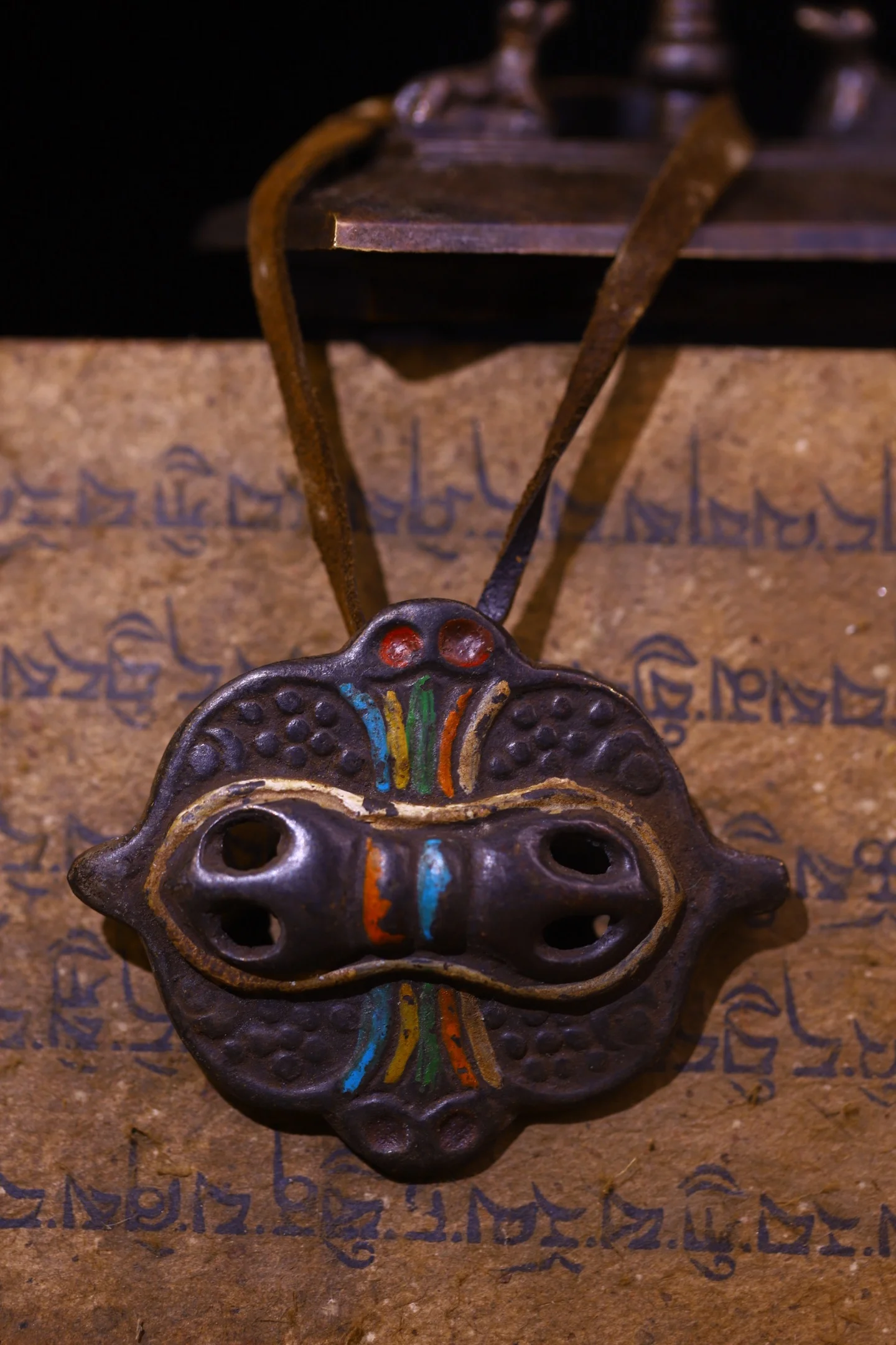 2-vieux-bronze-peint-garuda-dhwaja-motif-vajra-bouddha-carte-pendentif-amulette-dharam