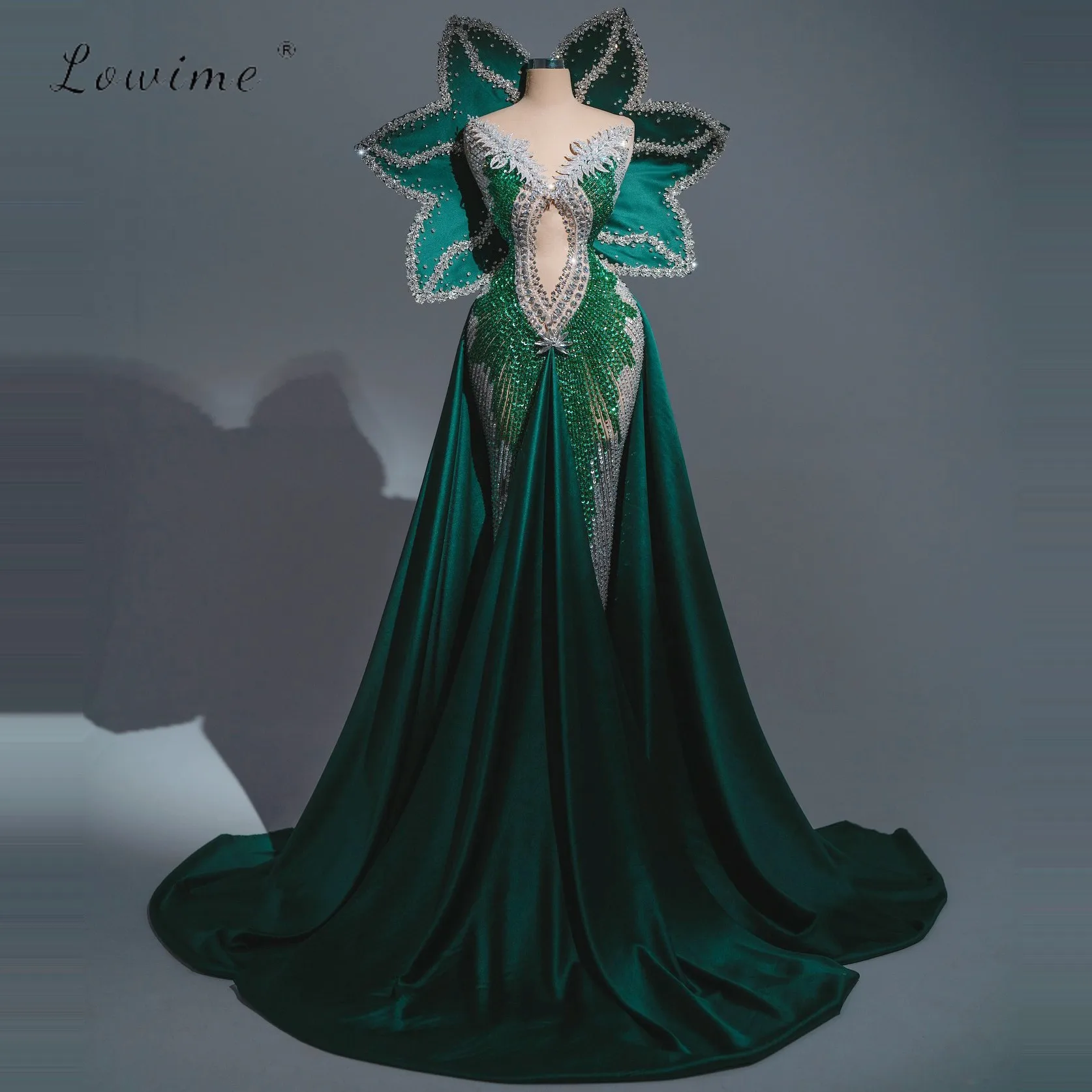 

Unique Green Satin Evening Gown Beading Star Shaped Embellished Shoulders Party Dress 2025