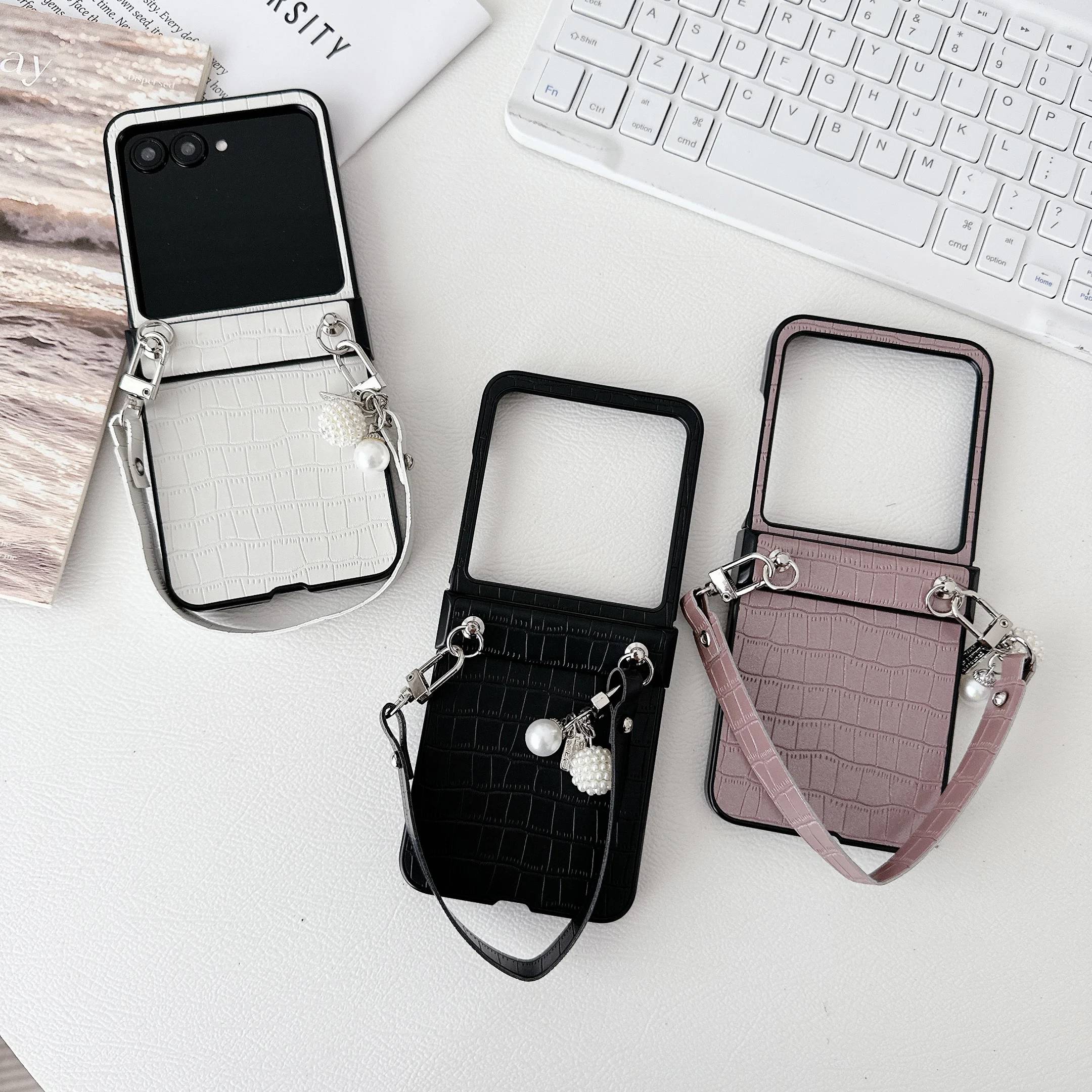 

For Moto Motorola Razr 50 Ultra Luxury Case Handheld Lanyard Leather Phone Cover