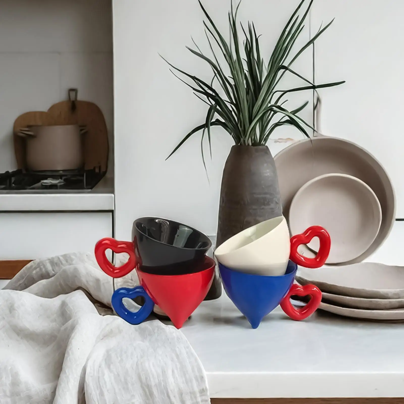 

Милые кофейные кружки для женщин, 120 мл, с ручкой в форме сердца, забавные кружки в форме конуса, маленькие чашки для питья для женщин, девочек, друзей, день рождения, День Святого Валентина