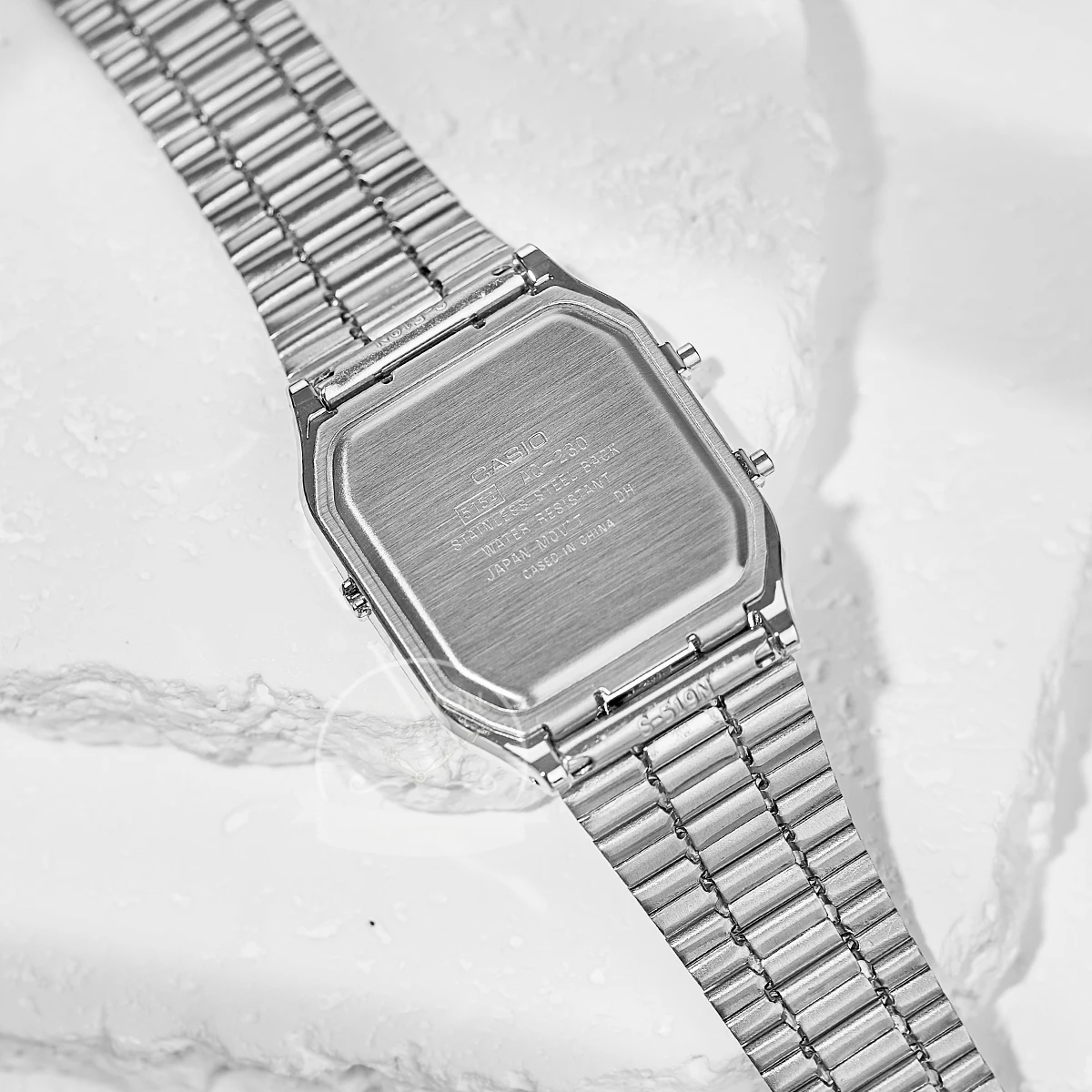 ساعة كاسيو للرجال شاشة عرض مزدوجة طراز ريترو تصميم شخصي حركة كوارتز مقاومة للماء AQ-230A-