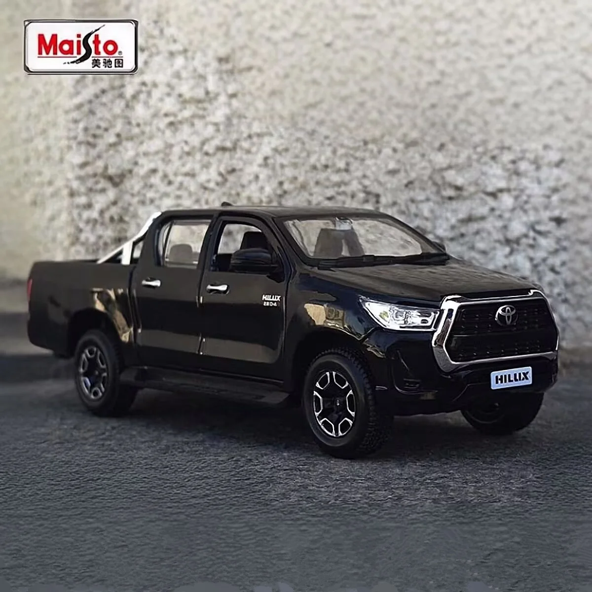 Maisto 1:27 TOYOTA Hilux Alloy Pickup Car Model Diecasts Metal Off