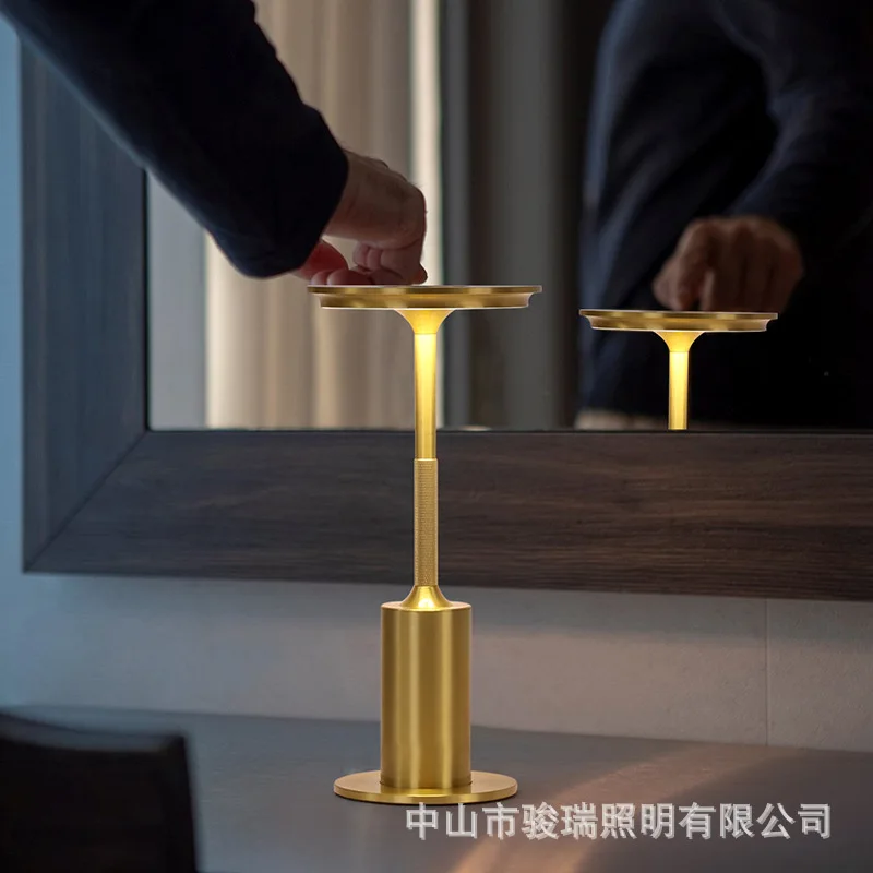 Nuova atmosfera Lampada da tavolo Decorazioni per la casa Sala campioni Bar Campeggio esterno Luce ambientale Lampada di ricarica USB