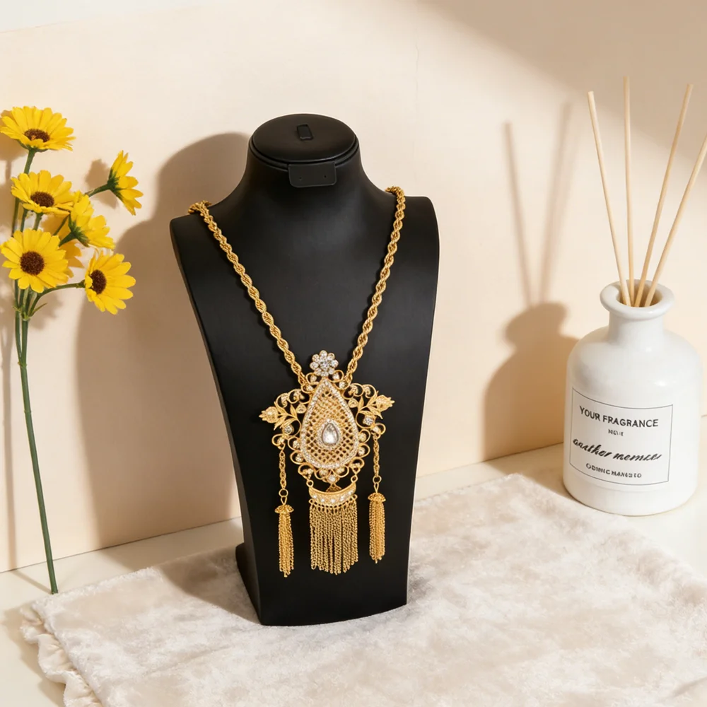 Luxurious Intricate Hollow Carved Inlaid Necklace, Gold Vintage Palace-Style Bridal Wedding Styling Essential Jewelry