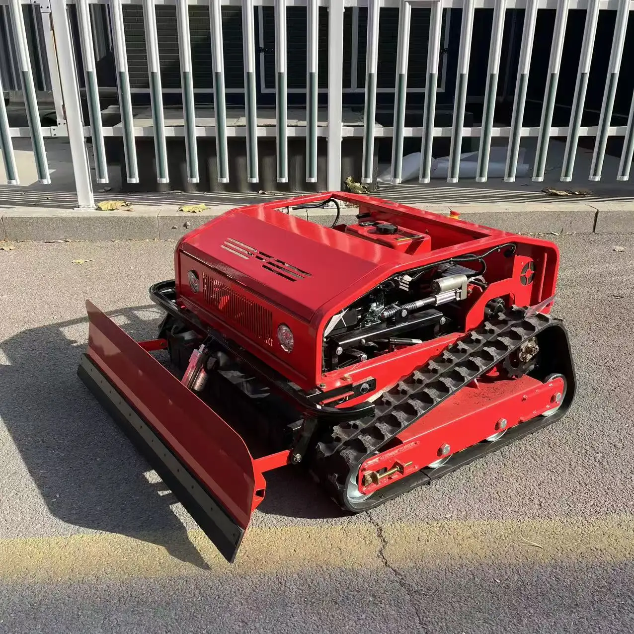 

Газонокосилка 800 мм с индивидуальной снегоуборочной насадкой, стандарты 3C/CE/EU5/EPA, дистанционное управление для борьбы с сорняками в саду