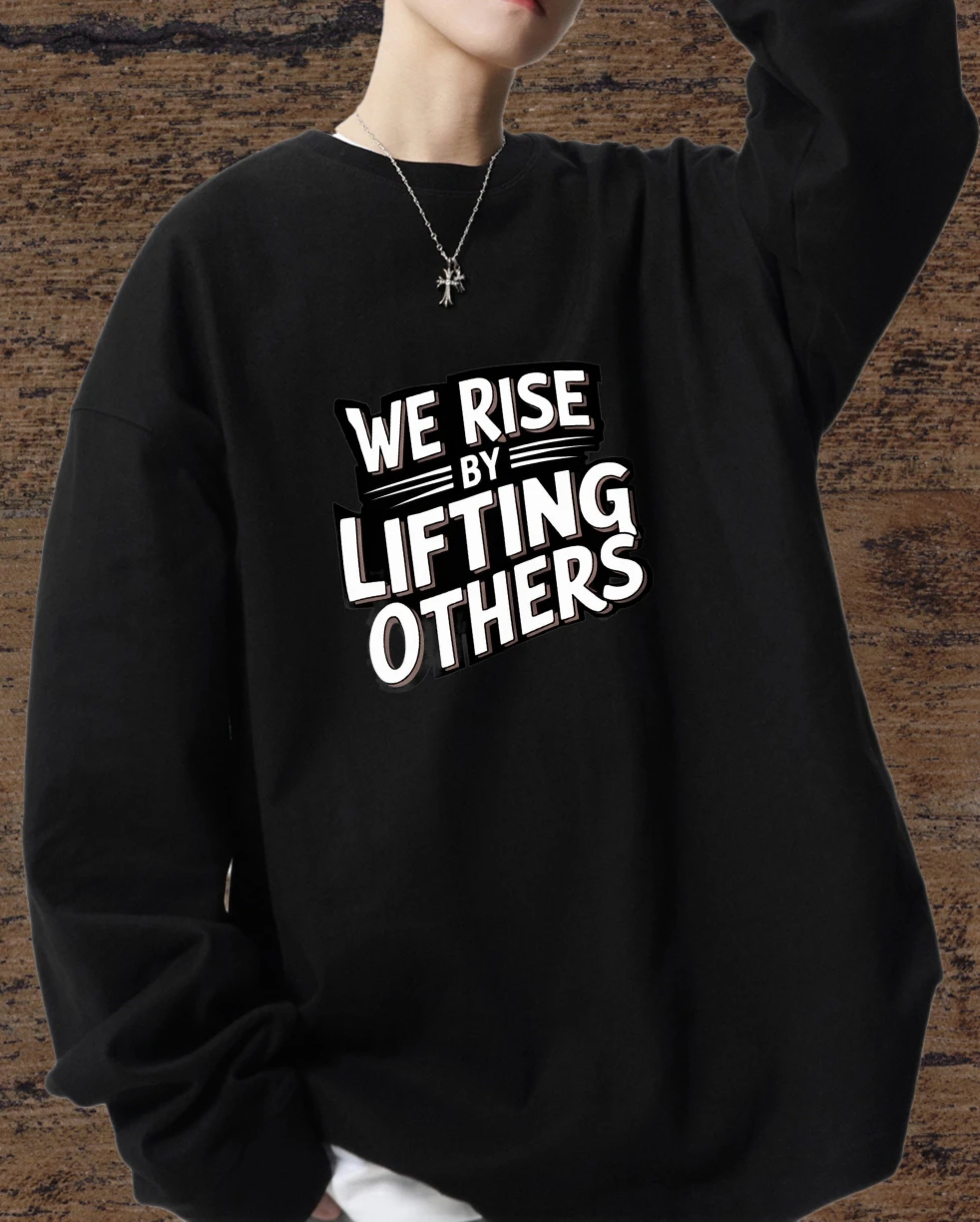 

Футболка для мужчин, осенняя дышащая мужская одежда, футболка с длинным рукавом и рисунком We Rise By Lifting Other, удобная футболка с принтом на Хэллоуин