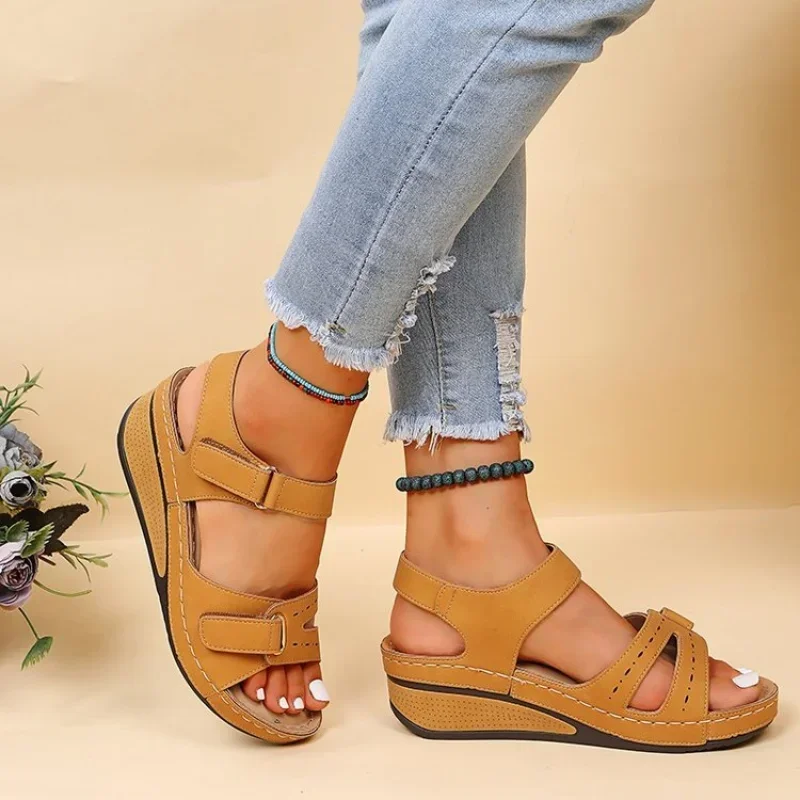 Sandal Wedge musim panas untuk wanita mode baru Non Slip sepatu pantai wanita ringan kasual Platform Sandalias Mujer ukuran Plus