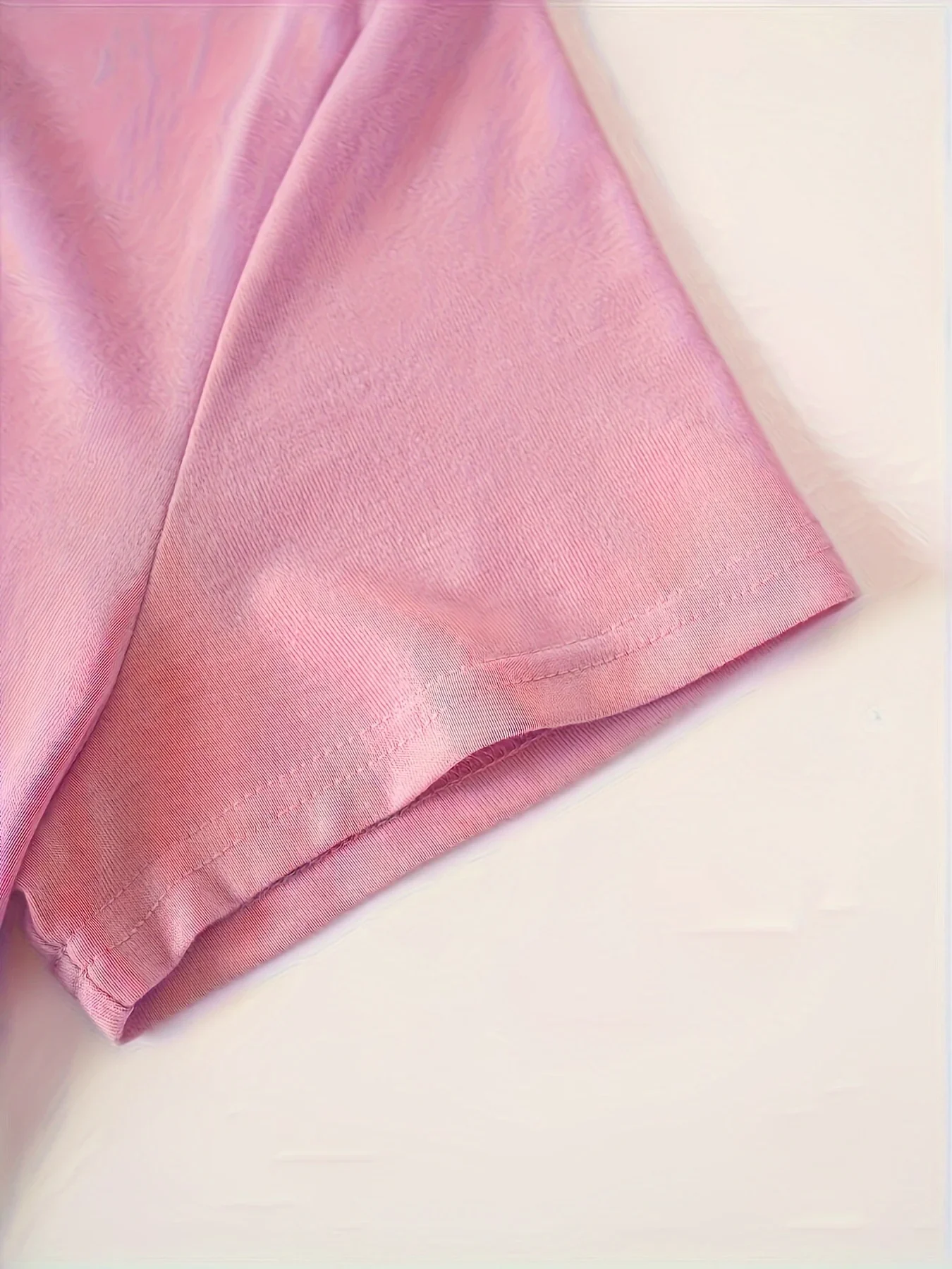 بلوزة نسائية أنيقة بأكمام قصيرة كاجوال ورقبة دائرية صيفية بنمط رياضي متعدد الاستخدامات مع طباعة قماش ناعم ورطوبة قابلة للتنفس