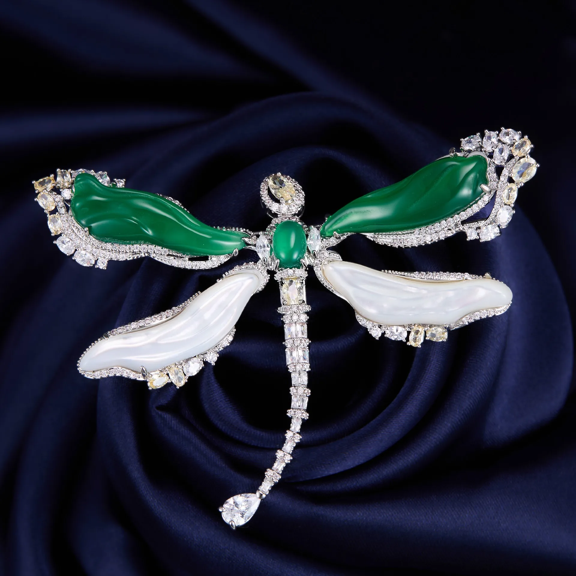 Green Zircon Dragonfly Brooch Women Shiny Crystal Lapel Pin Retro Corsage Elegant Fashion Brooches Accessory Christmas Gift