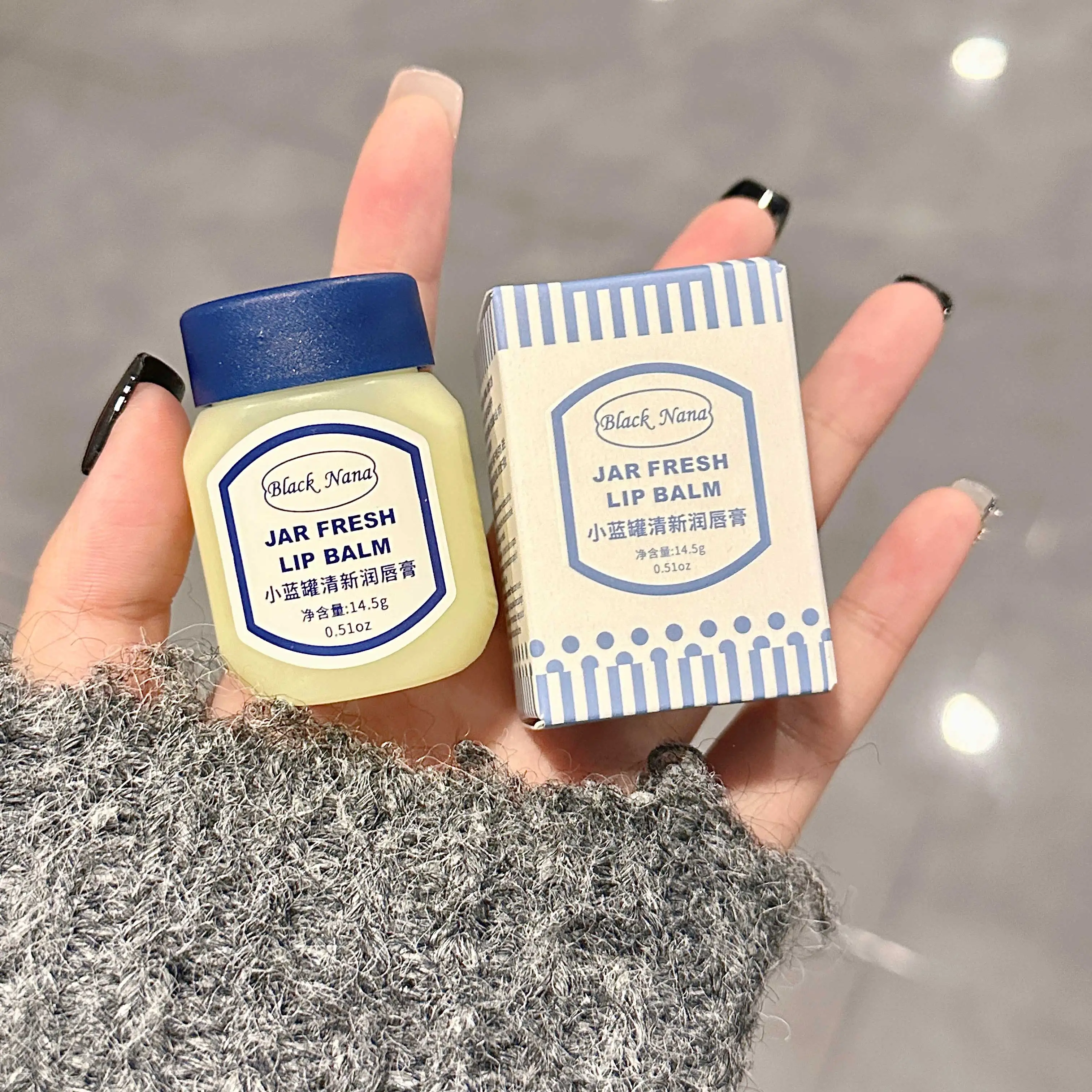 BLACKNANA small blue jar lip balm moisturizing and fading lip lines to prevent chapped lipstick base