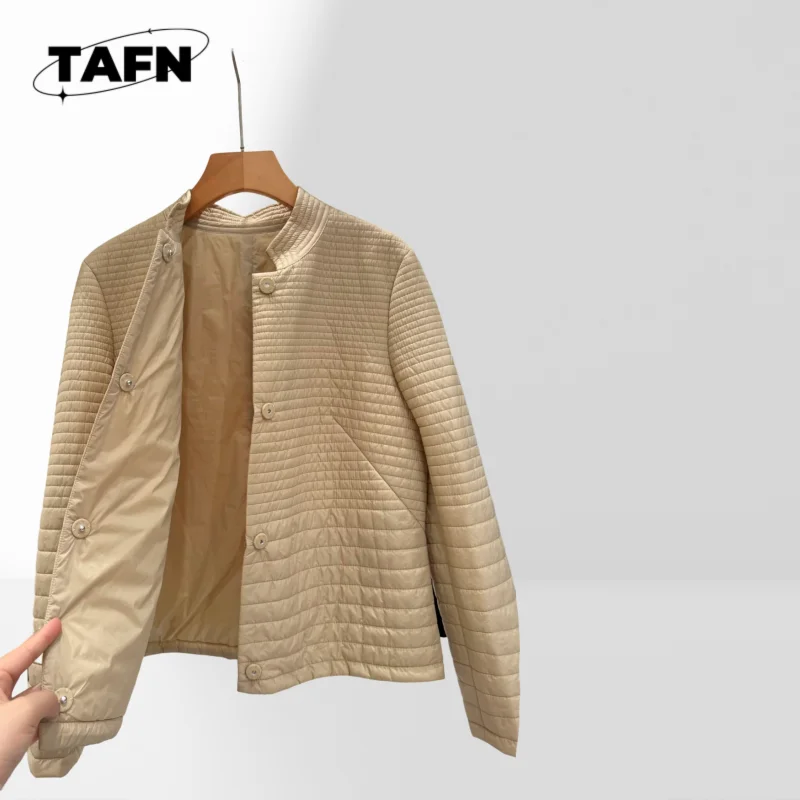 Lightweight & Durable Women's Vest Jacket for Winter Outdoor Puffer Vest Jacket for Women, Stylish and Functional AJ1305