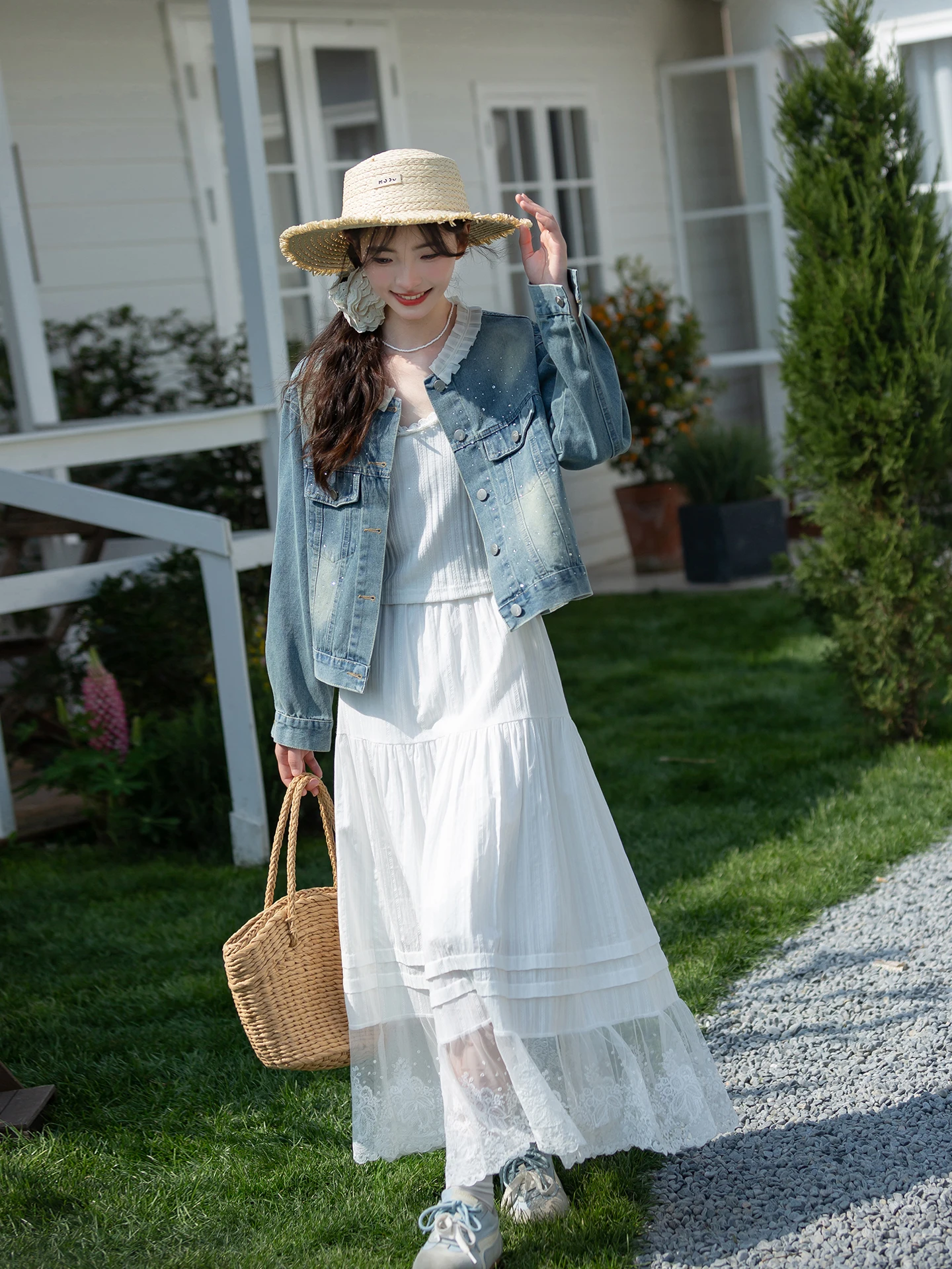 

Весенняя новинка: комплект из короткой джинсовой куртки и юбки с высокой талией, кружевными вставками, однотонный, для повседневной носки, женский.