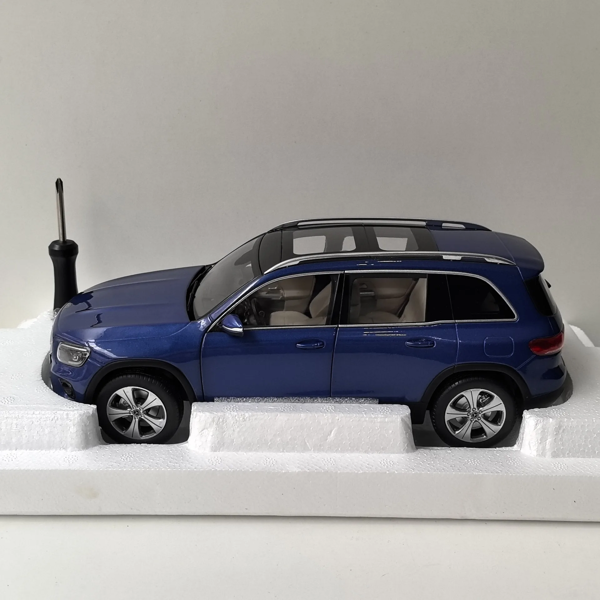 Modèle de voiture en alliage moulé sous pression BENZ BENZ GLB, échelle 1:18, jouet de collection, cadeau, affichage Souvenir, ornement