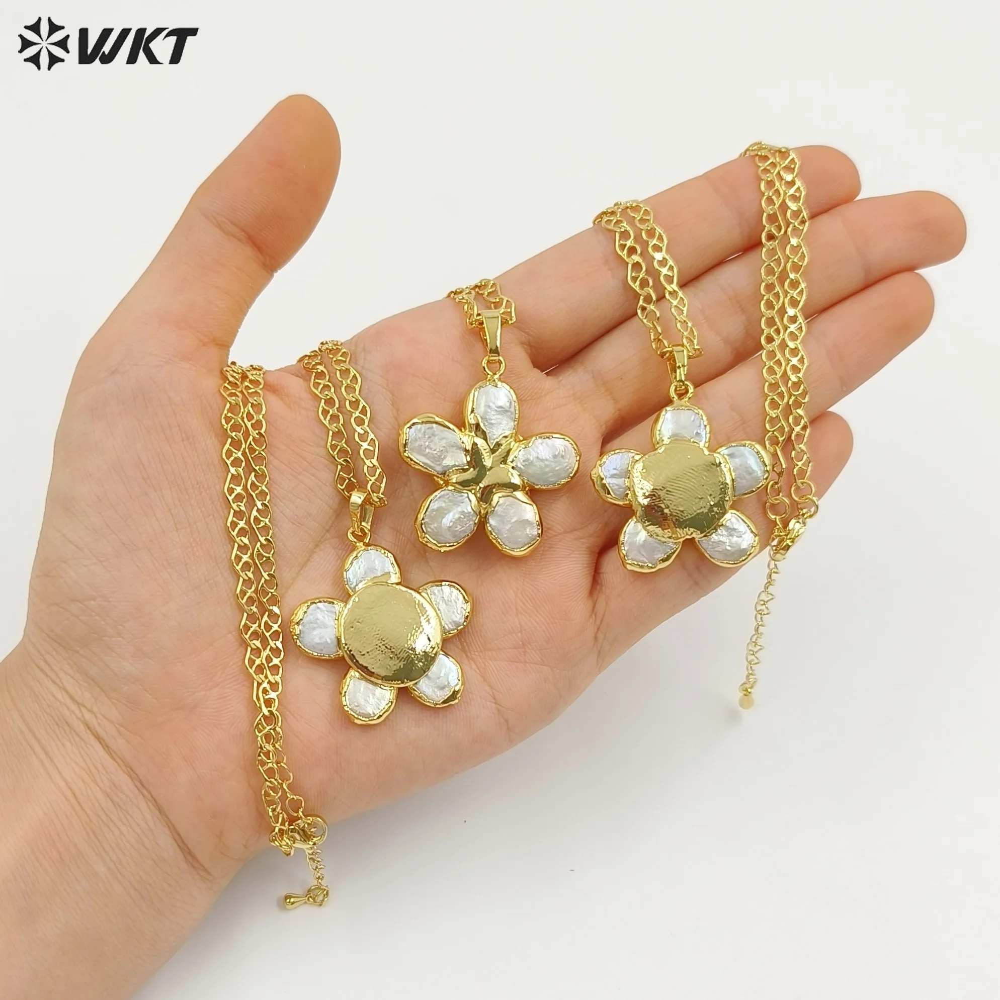 

WT-JN339 Beautiful Elegant Style Freshwater Pearl Flower Pendant With 18k Gold Plated 18+2 Extend Chain Necklace