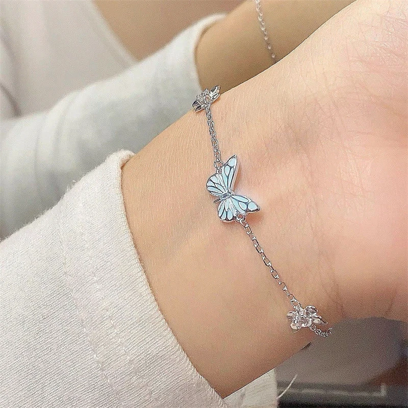 Minimalistisches im Dunkeln leuchtendes Schmetterlings-Kettenarmband für Frauen, romantisches blaues leuchtendes Tierarmband, Charms, Party-Schmucksets – Detail 3