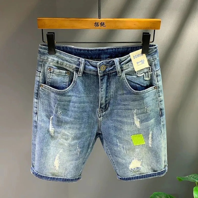 

Летние новые модные джинсовые шорты в американском винтажном стиле с рваными элементами для мужчин — свободные повседневные высококачественные спортивные шорты