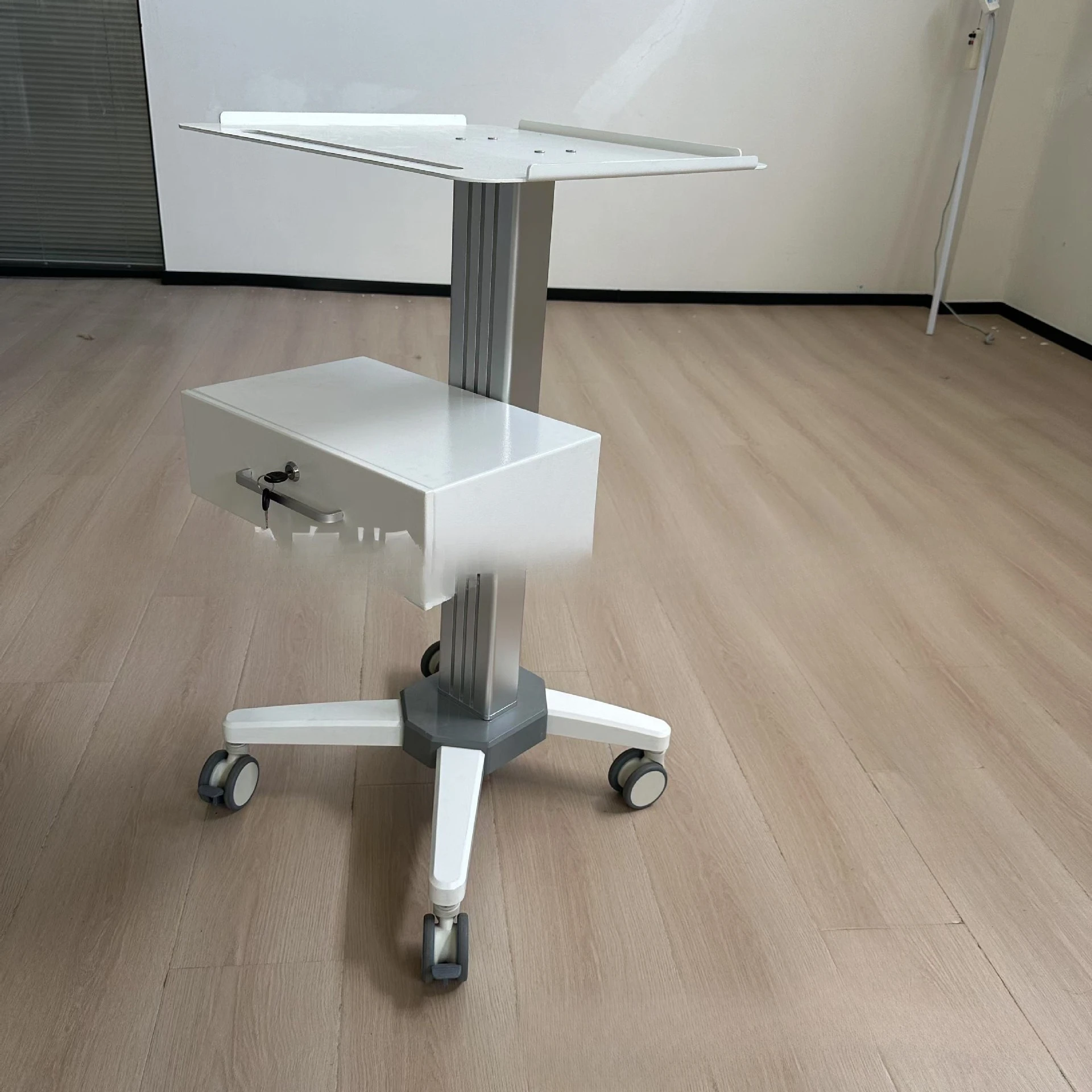 

Therapy trolley, ECG trolley, defibrillator trolley, trolley with drawers, custom trolley