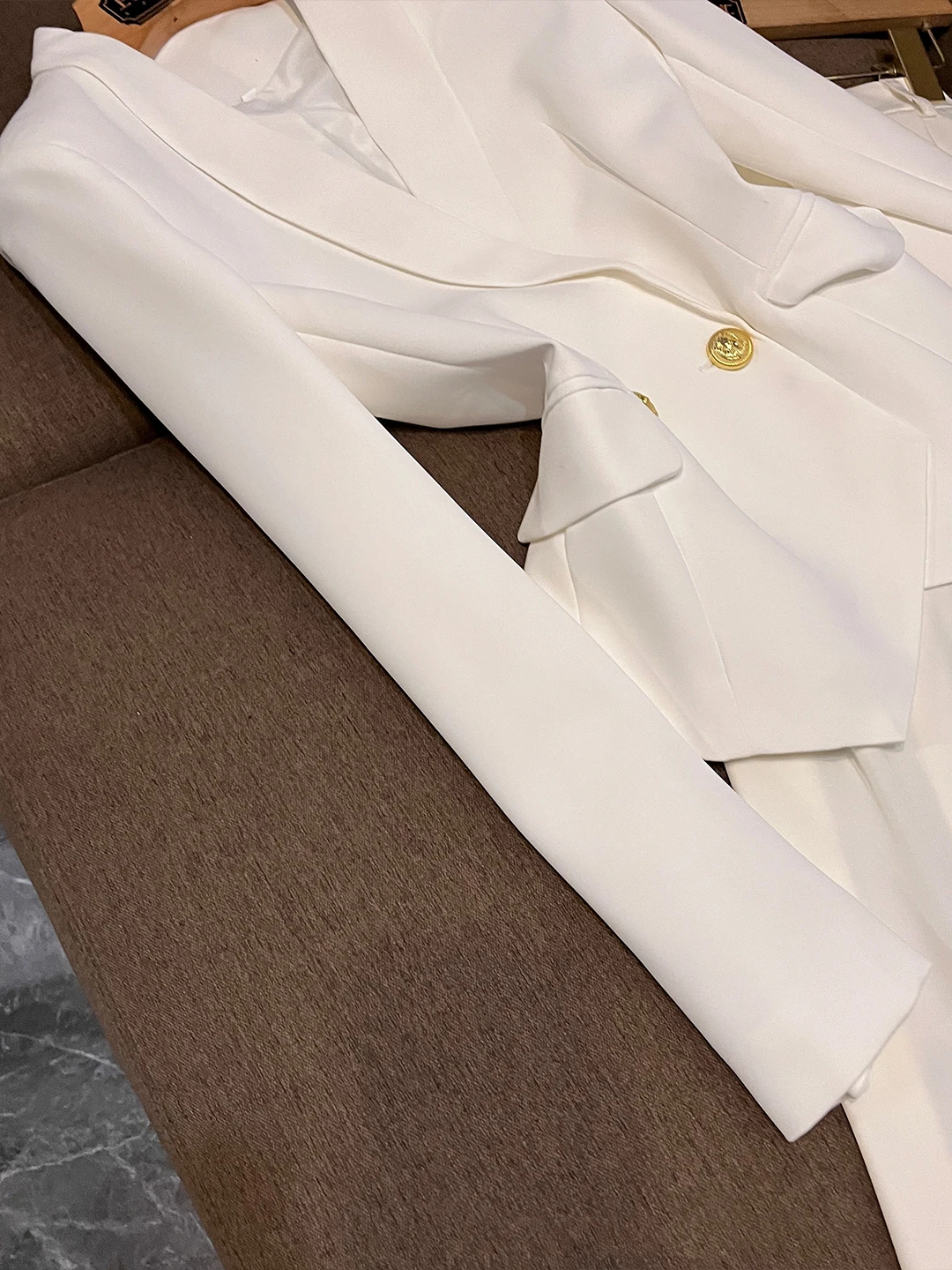 Faionable Negen-delig pak met kraag Interviewoutfit High-End Feel Witte broek Split Design Professionele dameskleding