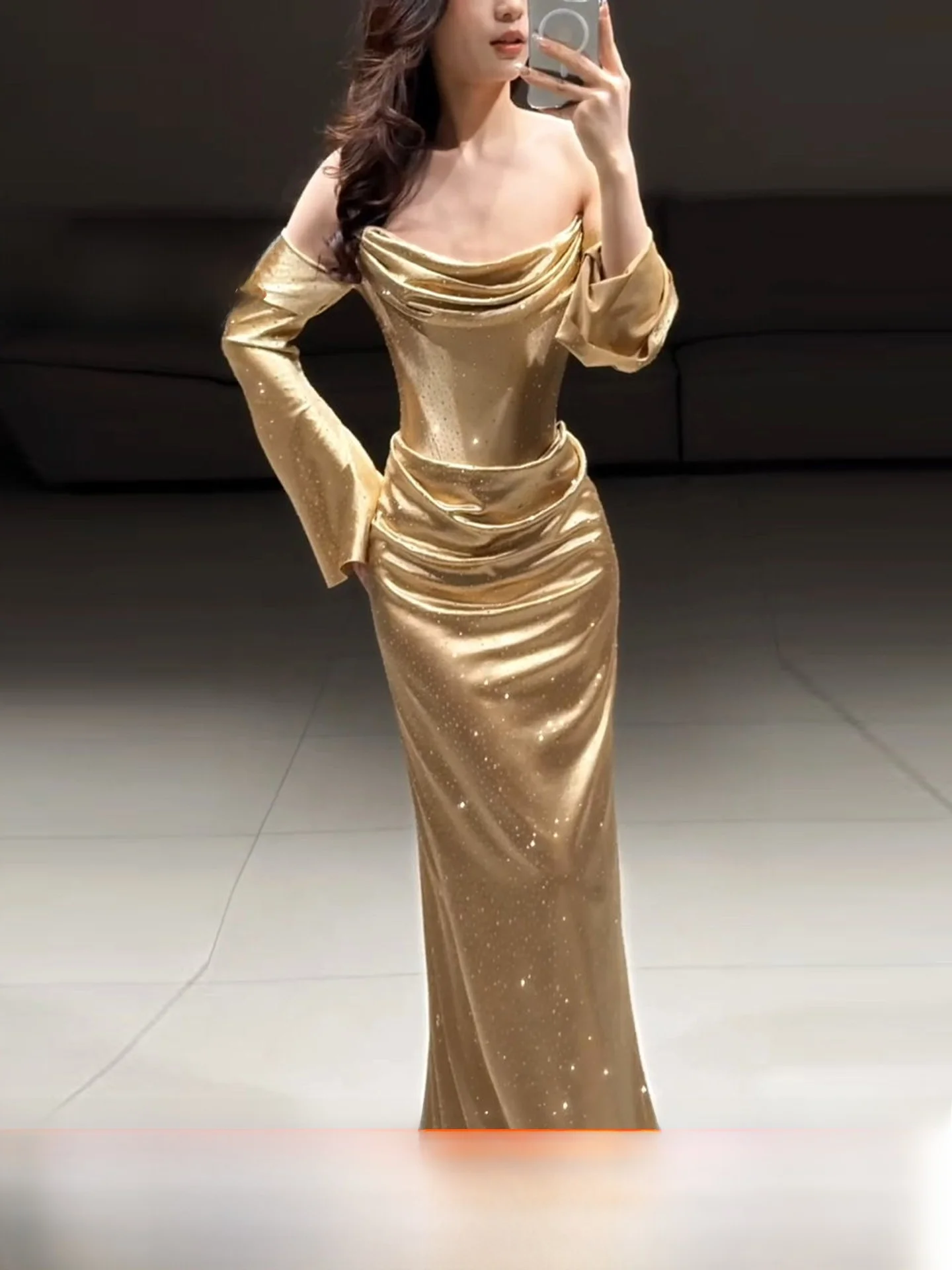 

Golden Long Sleeve One Shoulder Wedding Dress Elegant Evening Gown for Engagement And Banquet Fashionable mid Waist Fit Dress
