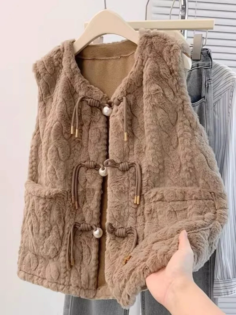 

Модный женский плюшевый жилет с тиснением — новая легкая теплая зимняя куртка без рукавов 2025 года, уютный флисовый жилет (W1882)