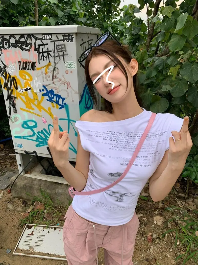 T-shirt asymétrique à manches courtes et col incliné pour femme en été, haut Slim et Slim et à épaules dénudées