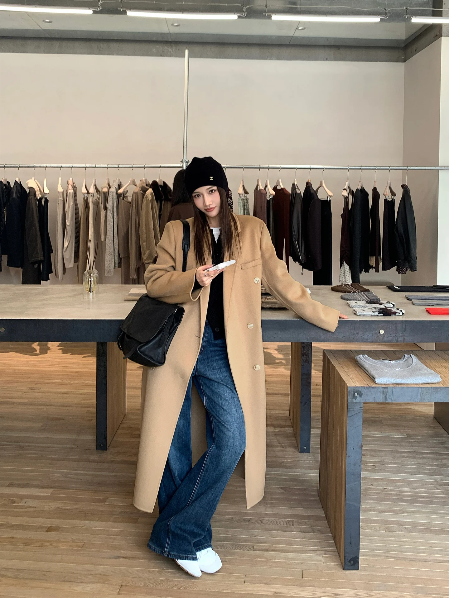 

Pure Woolen Handmade Long Coat for Women 00% Wool Street Sle Winter Faion Youth Size Single Button Closure No Hat