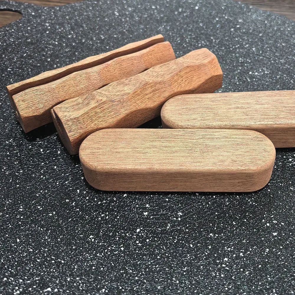 2Pcs Portable Wooden BBQ Plate Handle Anti Scald Non-slip Grill Pan Handle Thickness Multi-Purpose Insulated Grips Barbecue
