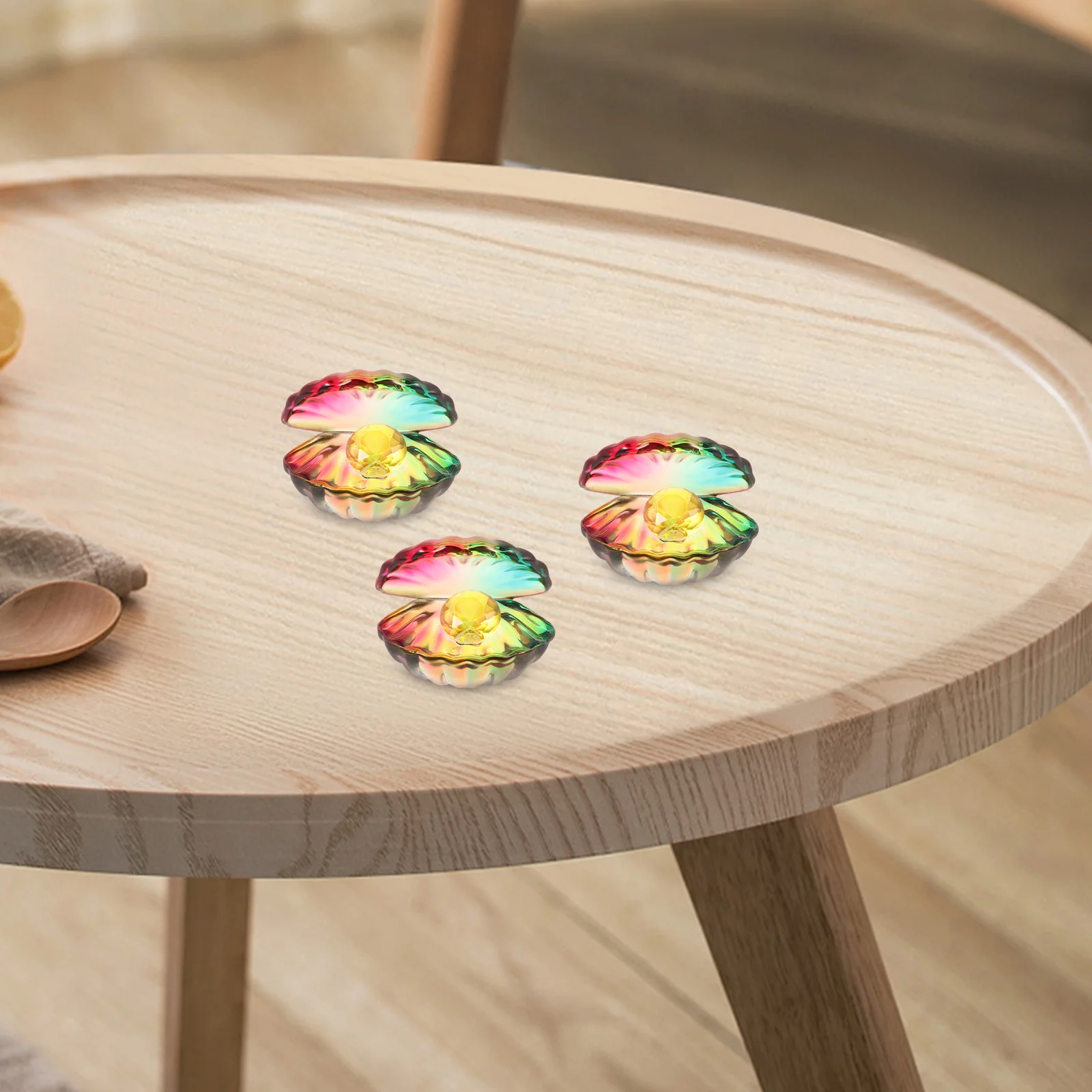 

Exquisite Cartoon Glass Conch Shell Art Sculpture with Brilliant Simulated Diamonds for Desktop Cabinet Or Entryway Elegant