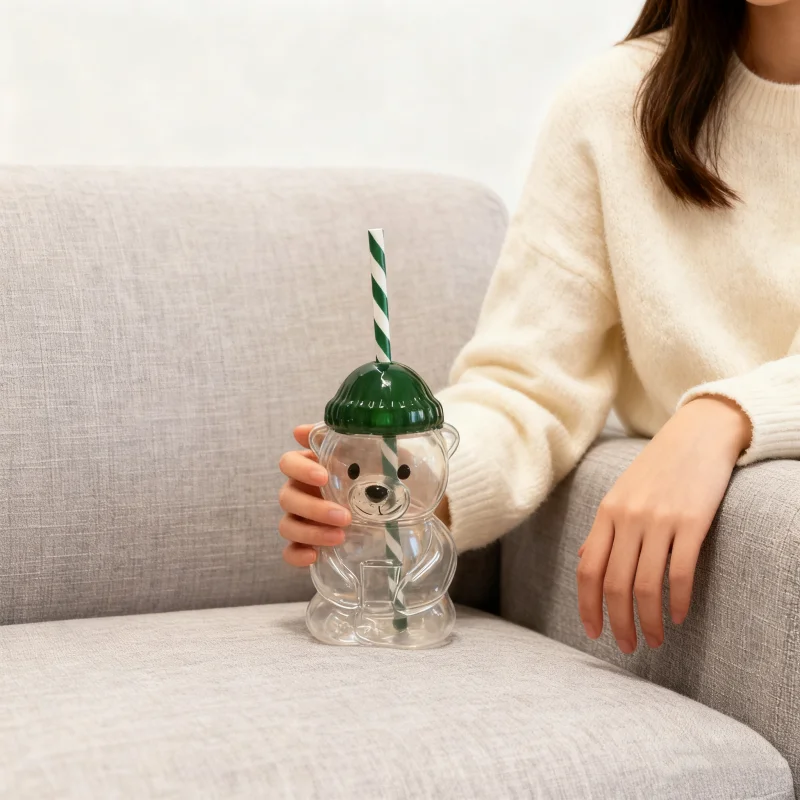 

Approximately 550ML Cartoon Bear Shaped Transparent Glass Mug Cute Bear Design Coffee Cup with Straw for Milk Coffee Water