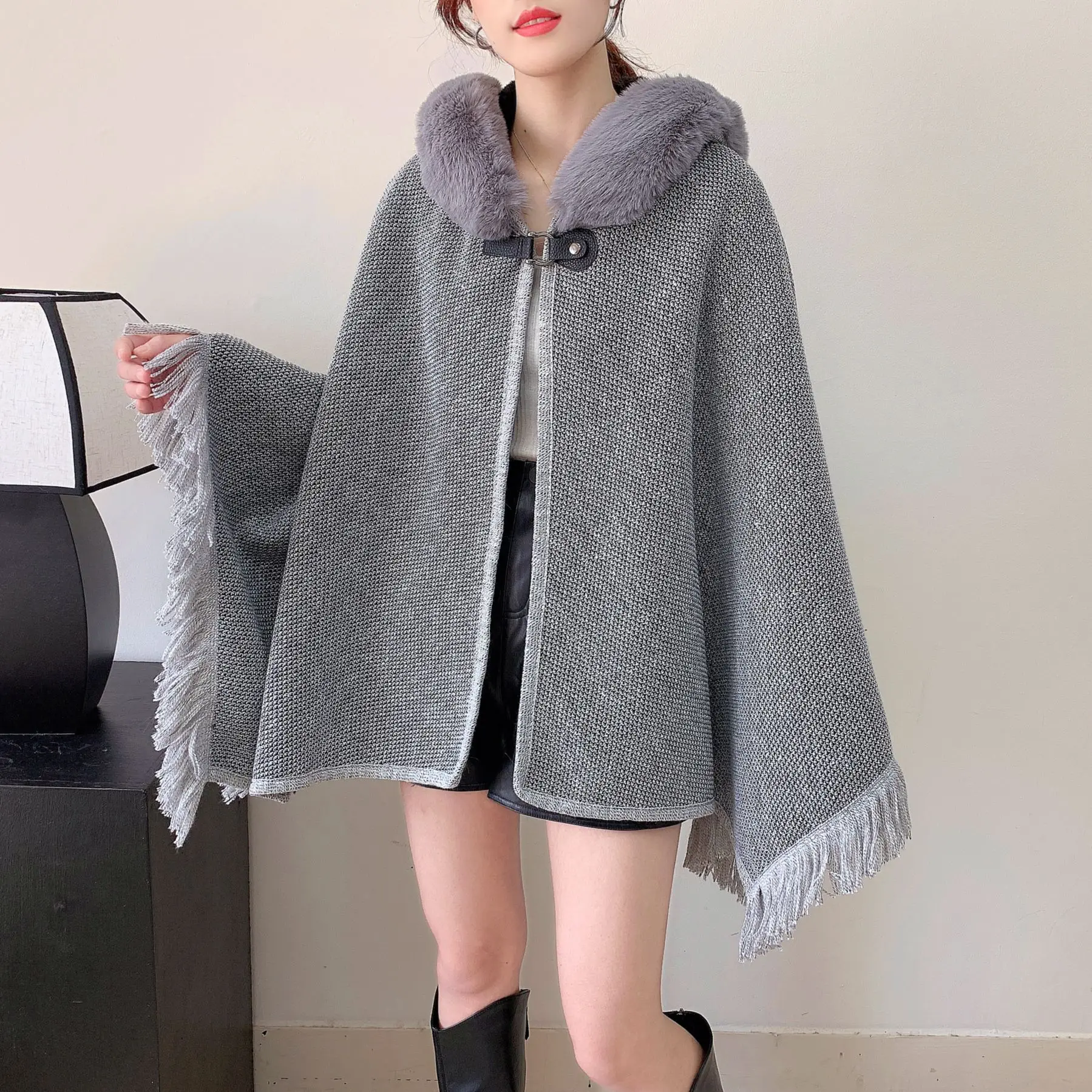 

Women's Cape Winter Solid Color European & American Shawl Cozy Fur-Like Streetwear Shoulder Wrap for Farm Style Poncho P2