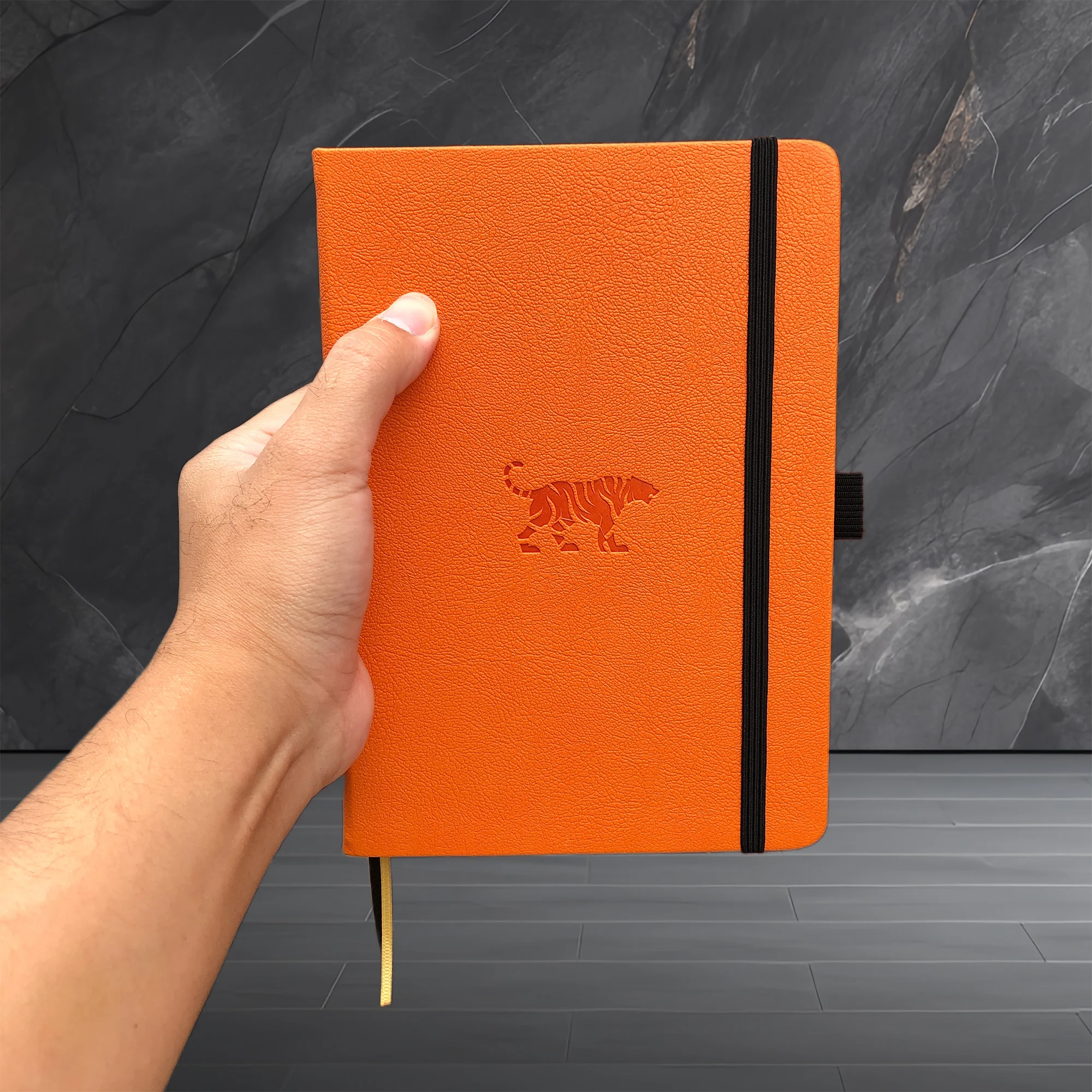 BUKE Tiger Dotted Journal, 160 g/m2 dickes Papier-Notizbuch mit Punktraster, 160 Seiten nummeriert, 5 x 5 mm DOT-GRID-Layouts – Detail 3